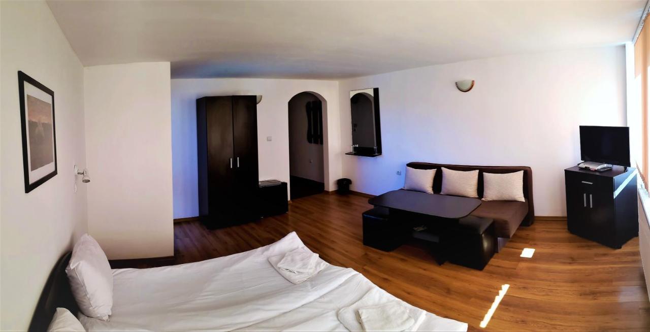 Yakovtsi Inn Exteriör bild
