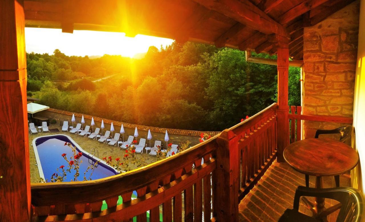 Yakovtsi Inn Exteriör bild