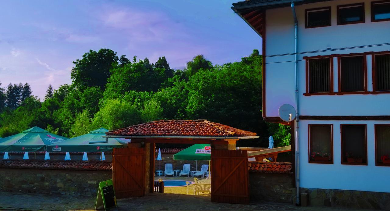 Yakovtsi Inn Exteriör bild