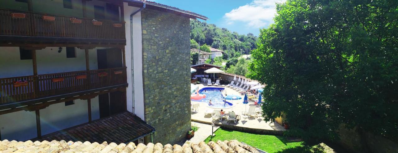 Yakovtsi Inn Exteriör bild